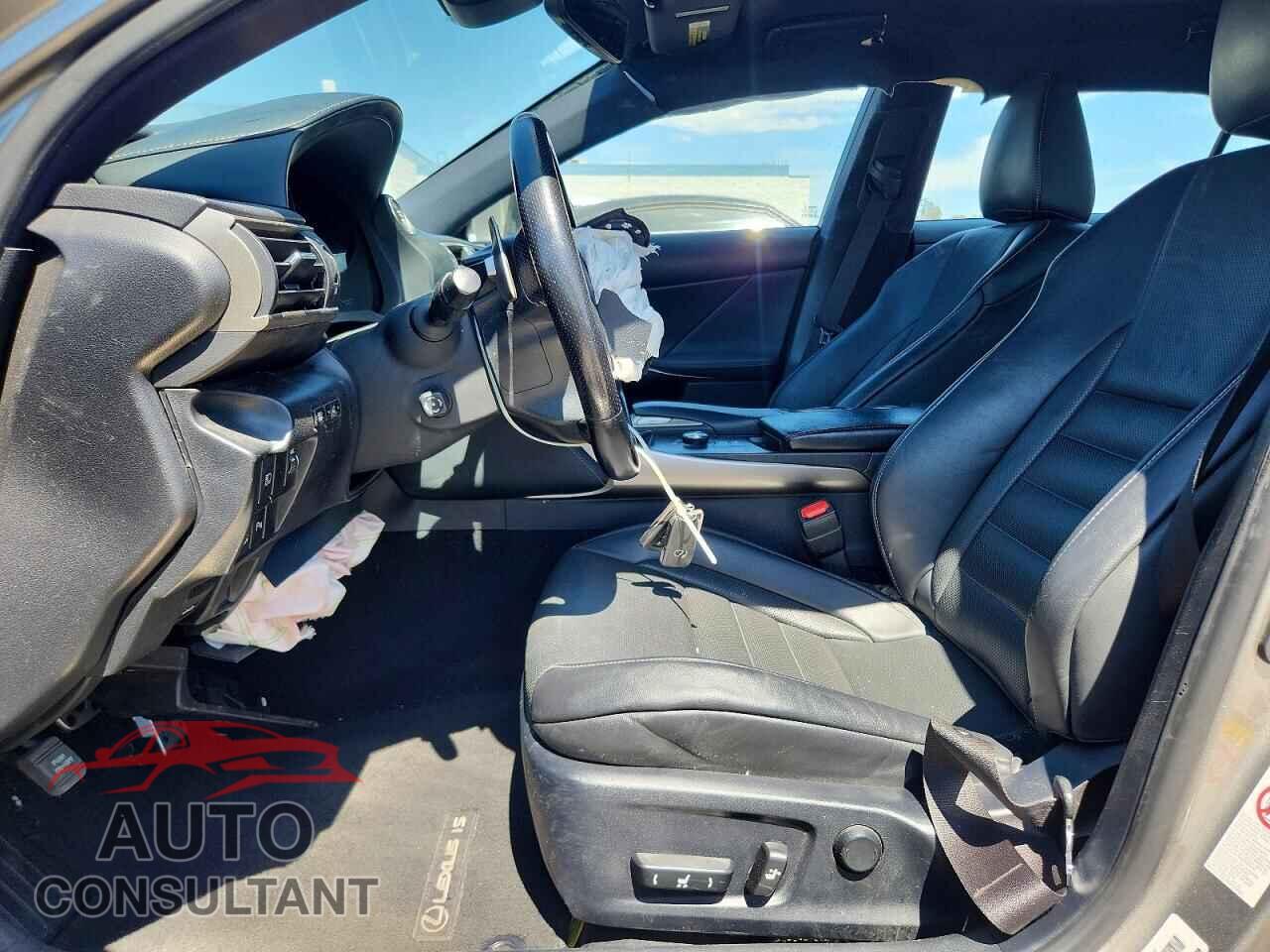 LEXUS IS 2018 - JTHBA1D27J5075403