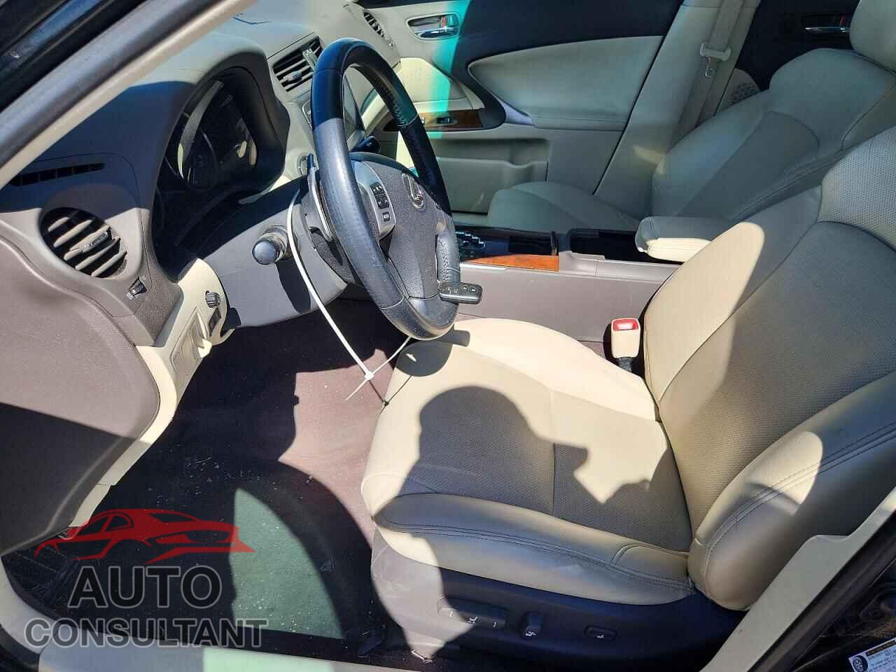 LEXUS IS 2011 - JTHCF5C26B5046054