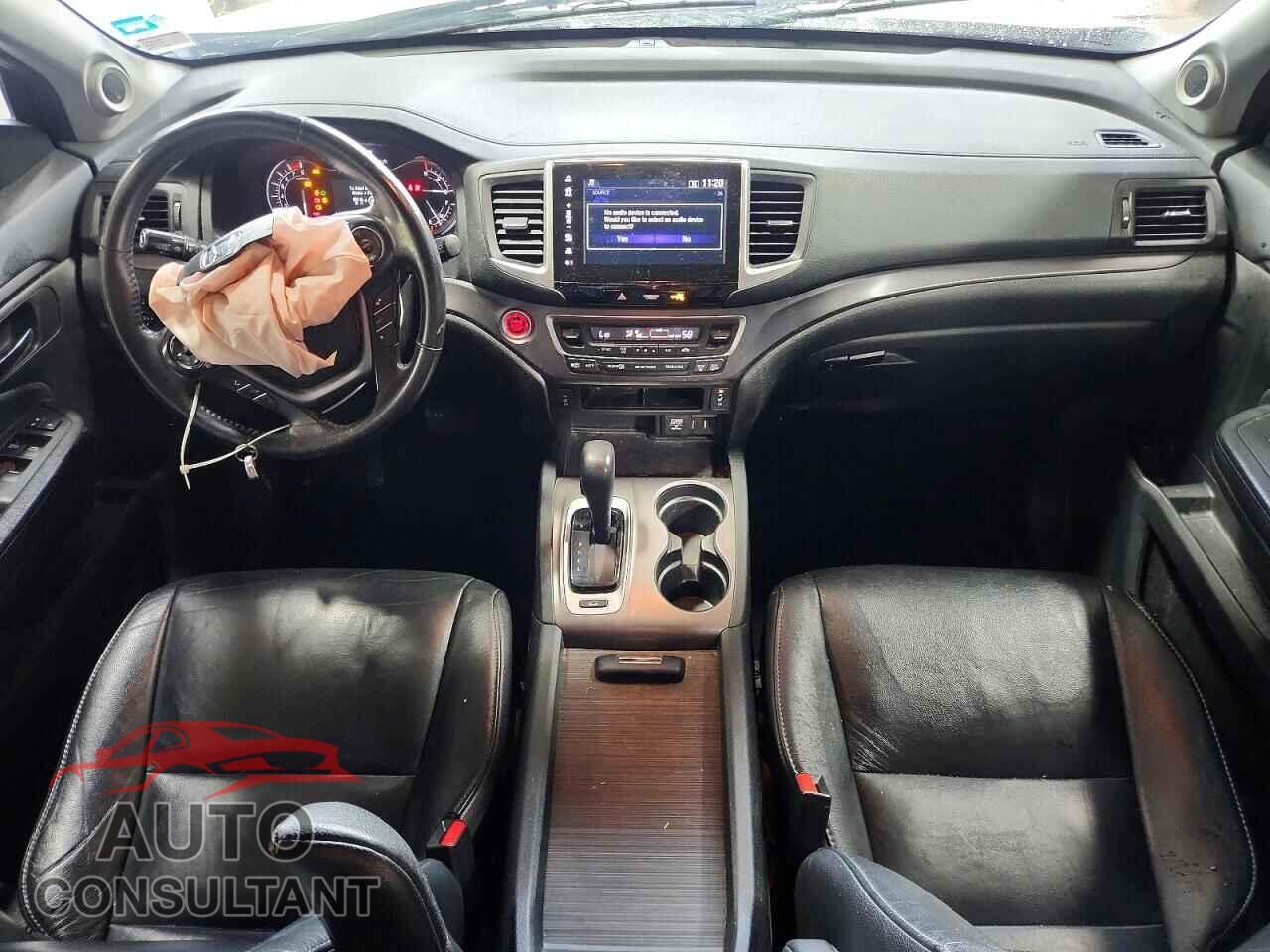 HONDA PILOT 2017 - 5FNYF6H57HB032302