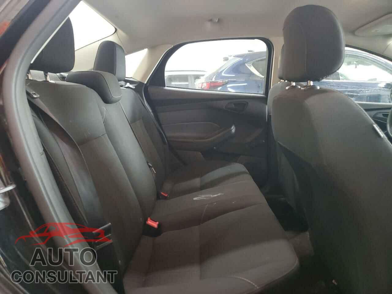 FORD FOCUS 2017 - 1FADP3E29HL348520