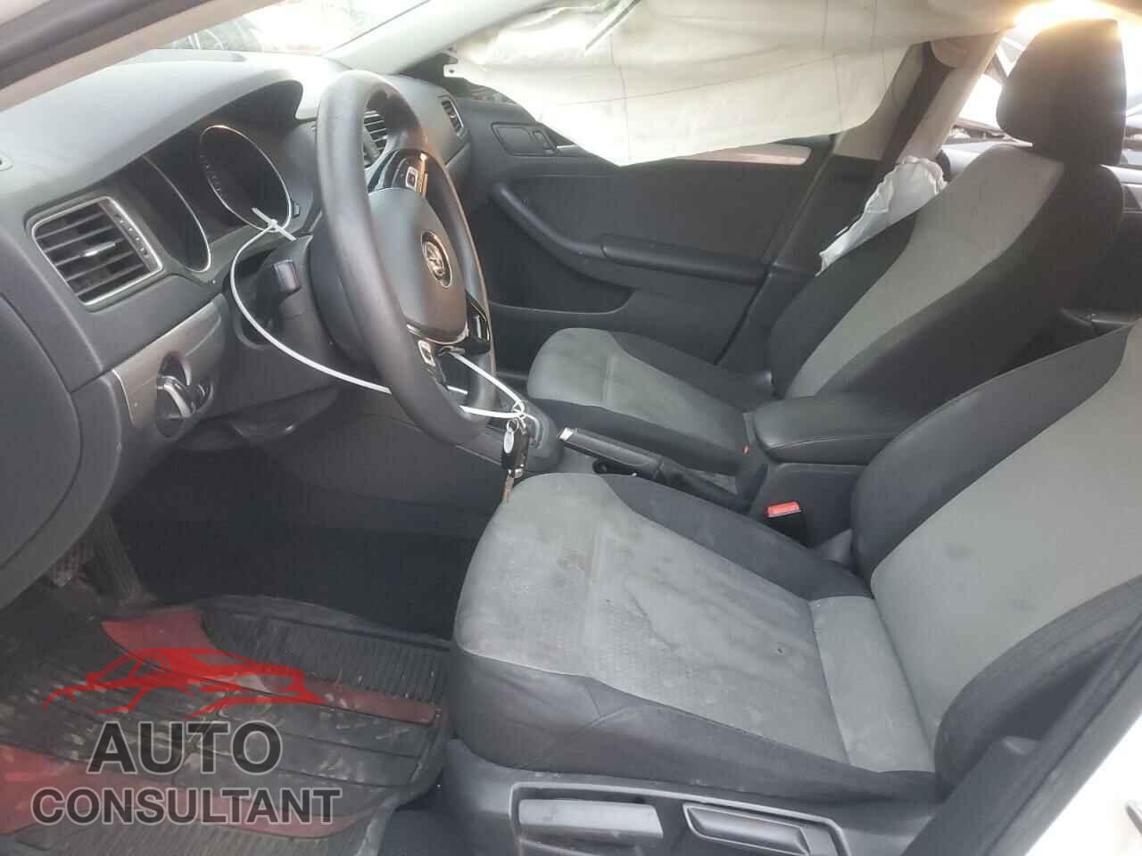 VOLKSWAGEN JETTA 2017 - 3VW2B7AJ2HM350223