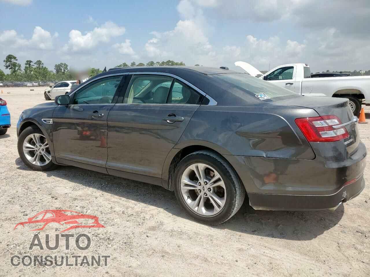 FORD TAURUS 2018 - 1FAHP2D89JG125376
