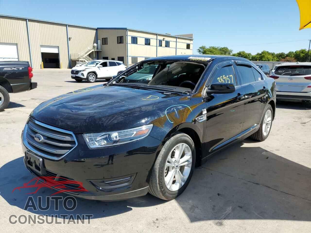 FORD TAURUS 2018 - 1FAHP2E86JG140755