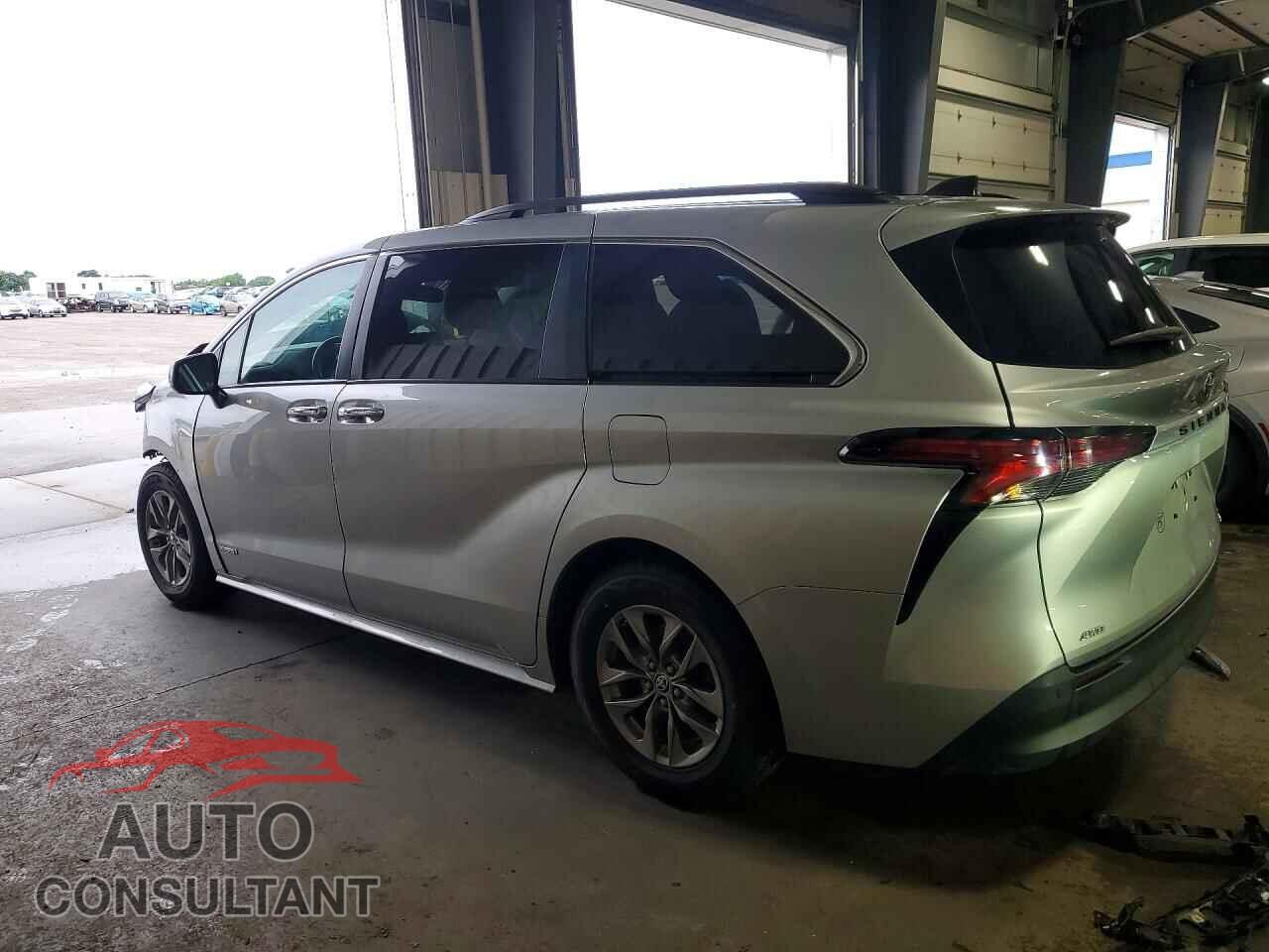 TOYOTA SIENNA 2021 - 5TDYSKFCXMS032824