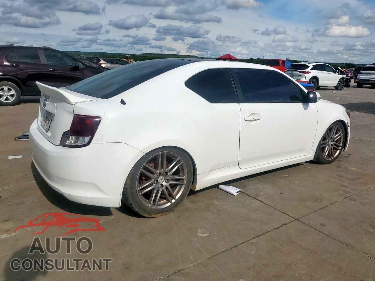 TOYOTA SCION 2011 - JTKJF5C78B3004526