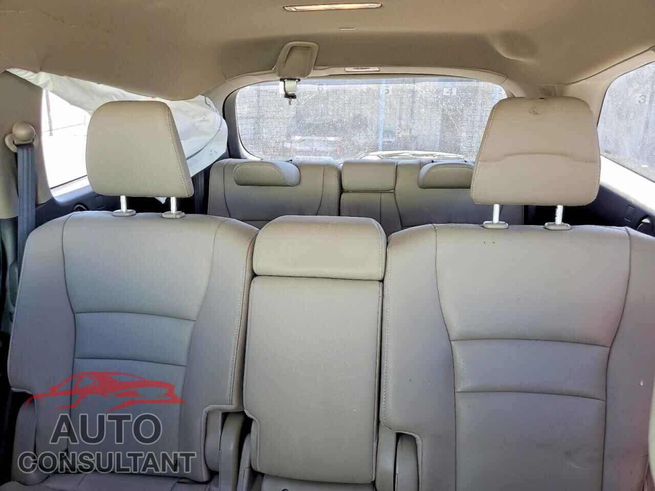 HONDA PILOT 2017 - 5FNYF6H54HB099696