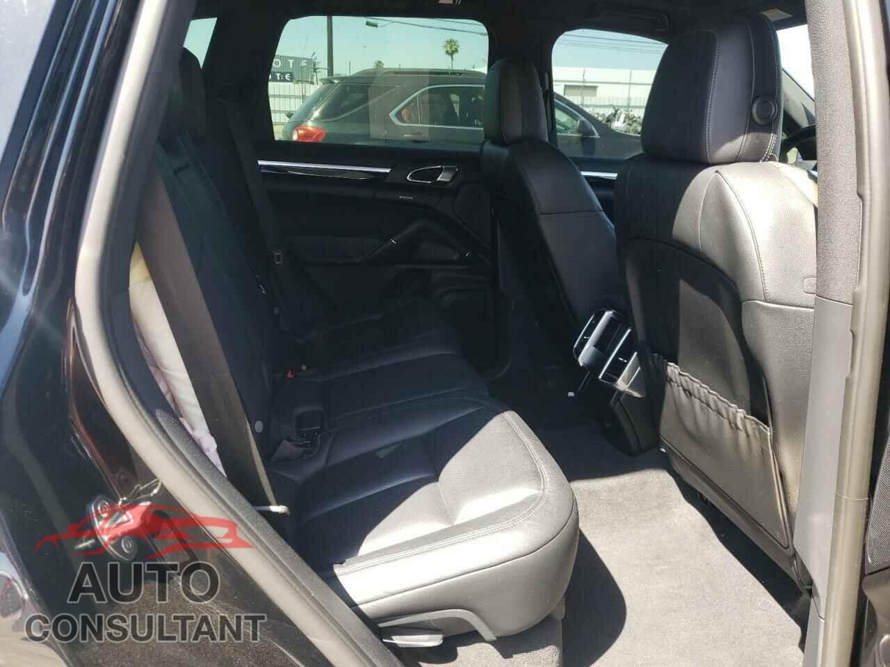 PORSCHE CAYENNE 2016 - WP1AB2A29GLA95997