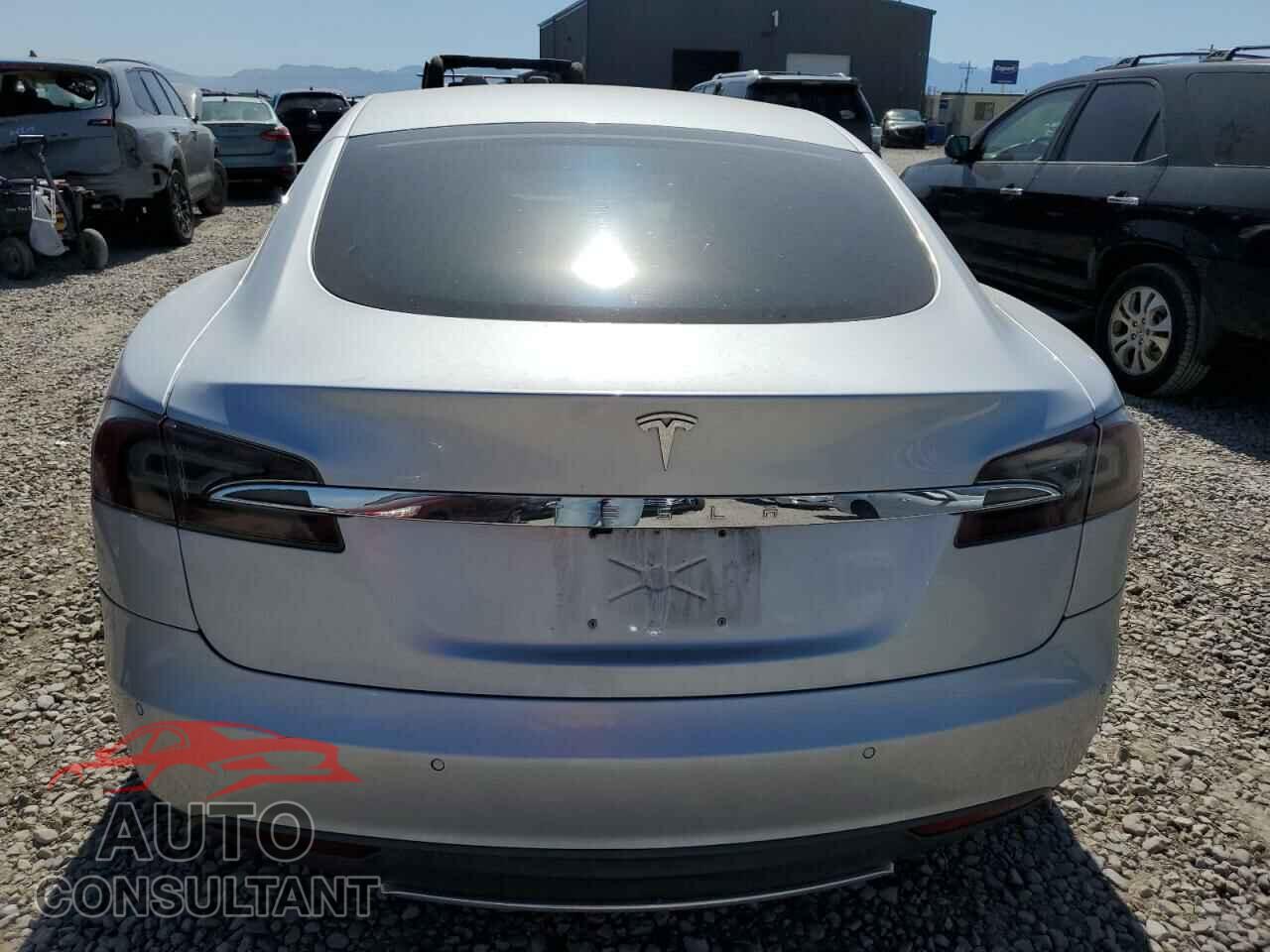 TESLA MODEL S 2015 - 5YJSA1S16FFP77018
