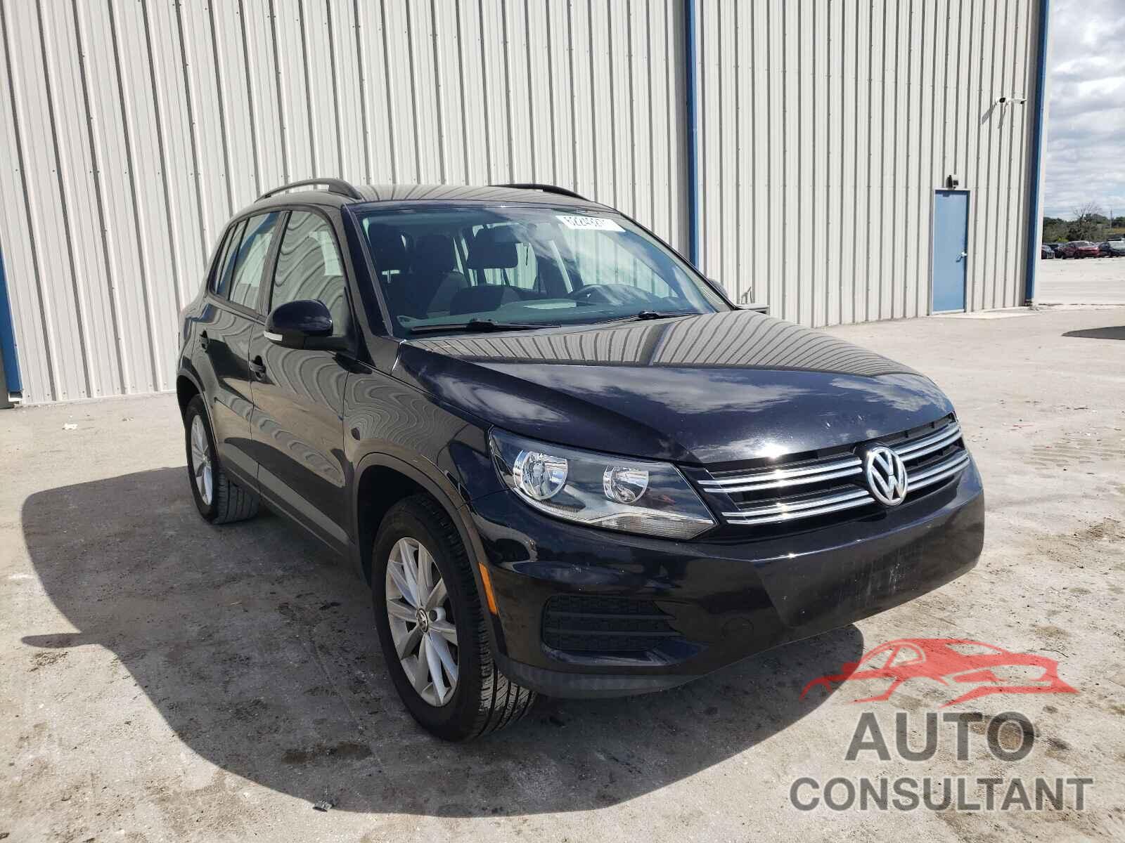 VOLKSWAGEN TIGUAN 2017 - WVGAV7AX4HK046839