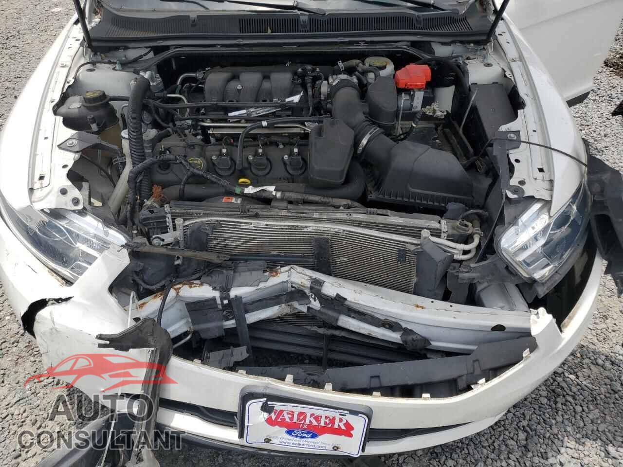 FORD TAURUS 2018 - 1FAHP2E80JG143280