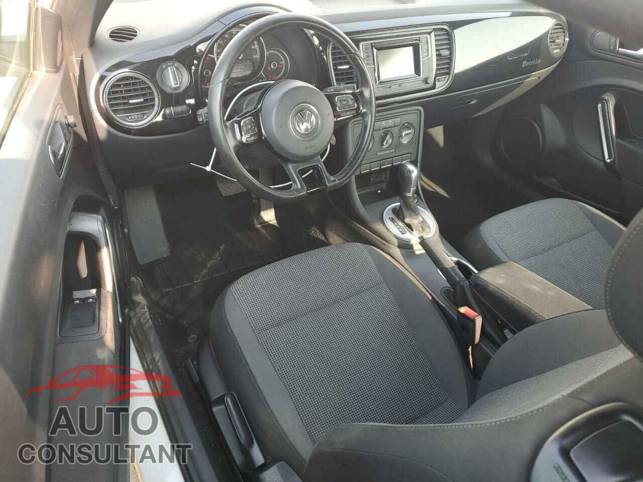 VOLKSWAGEN BEETLE 2017 - 3VWF17AT2HM606964