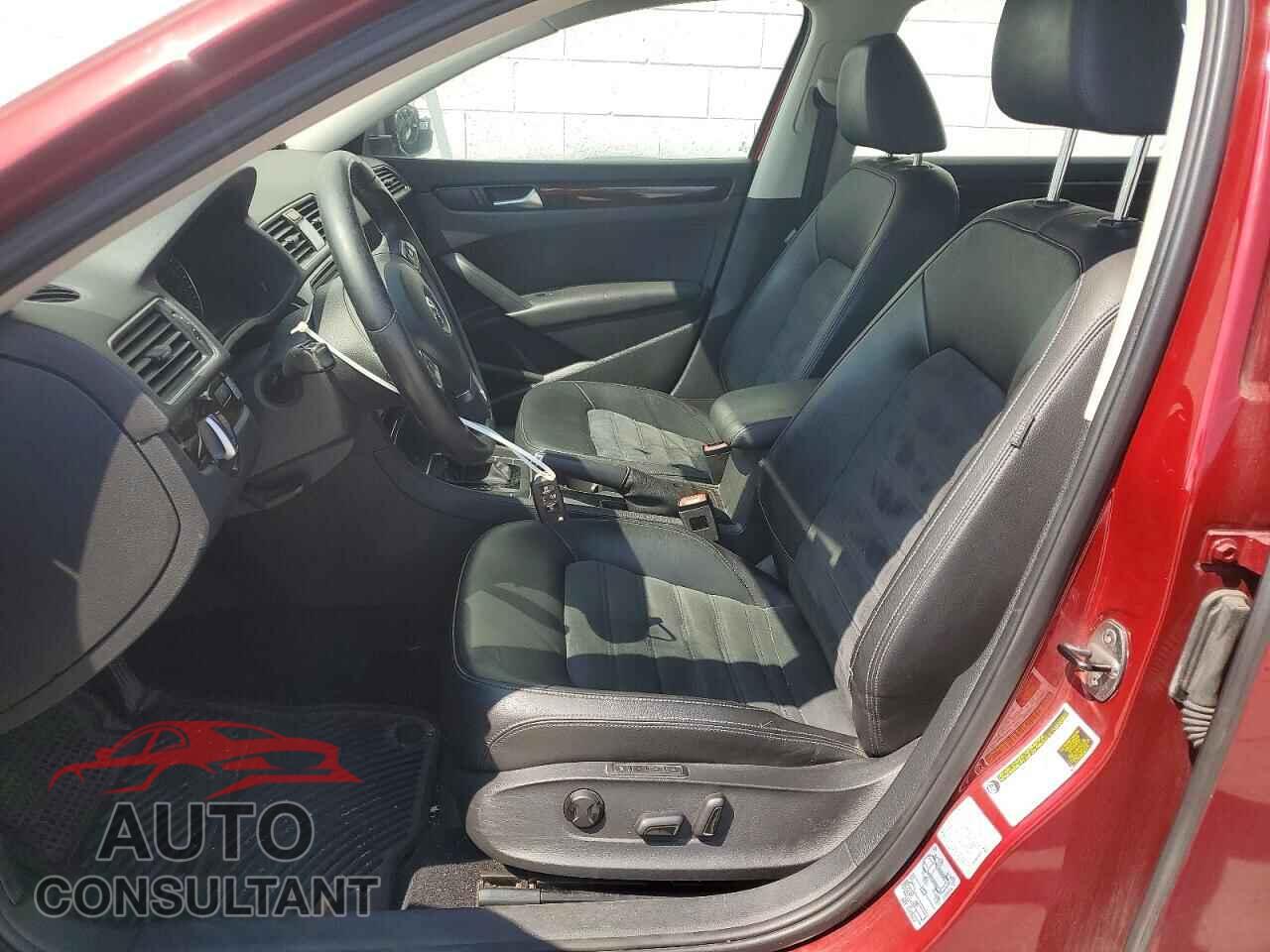 VOLKSWAGEN PASSAT 2015 - 1VWCV7A37FC012960