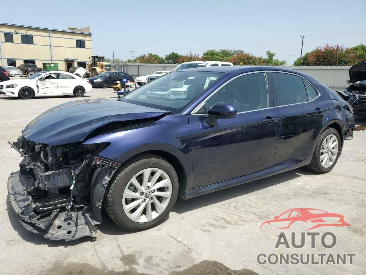 TOYOTA CAMRY 2022 - 4T1C11AK1NU708558