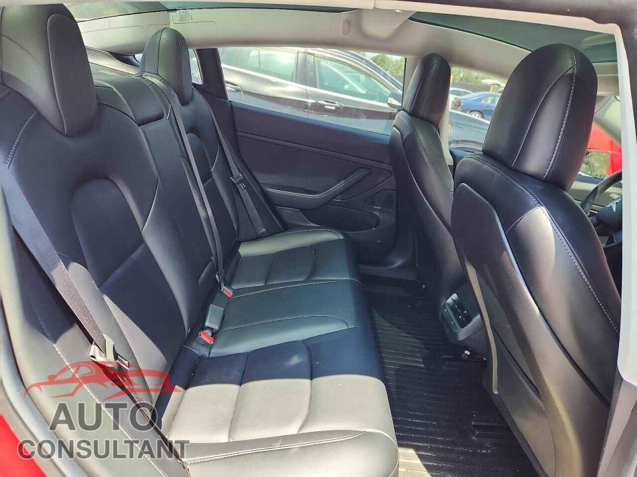 TESLA MODEL 3 2019 - 5YJ3E1EA2KF402077