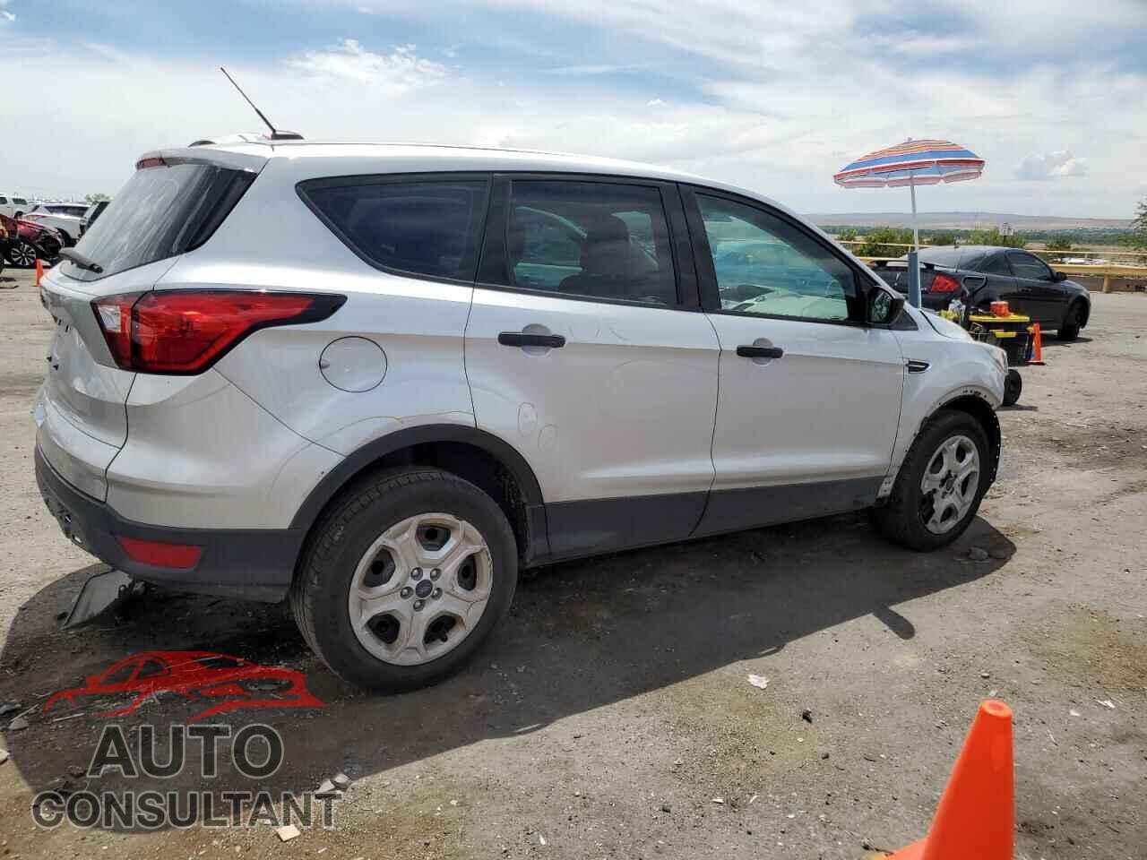 FORD ESCAPE 2019 - 1FMCU0F77KUC56858