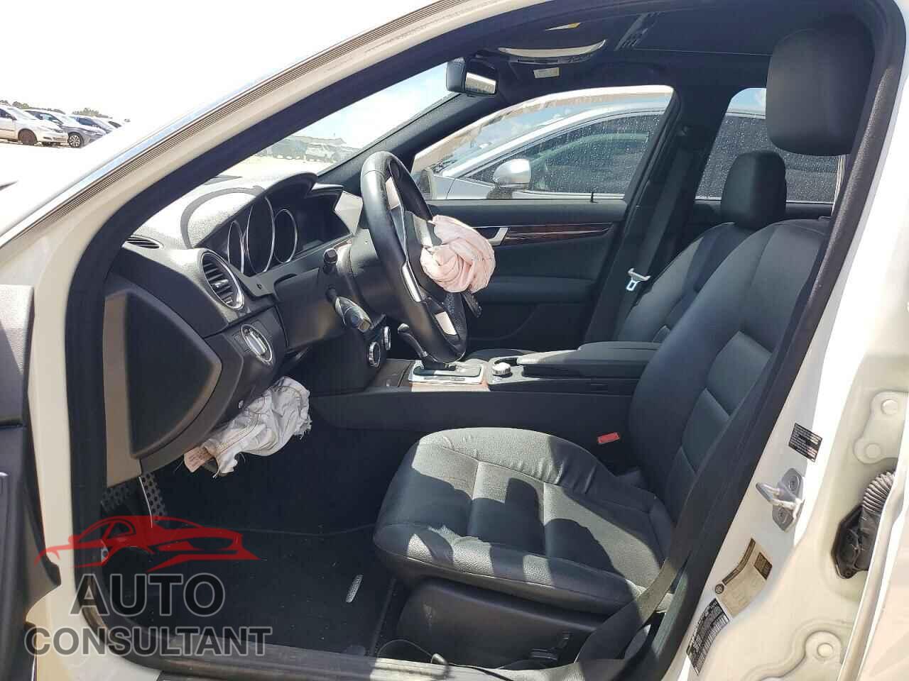 MERCEDES-BENZ C-CLASS 2012 - WDDGF4HB2CA655842