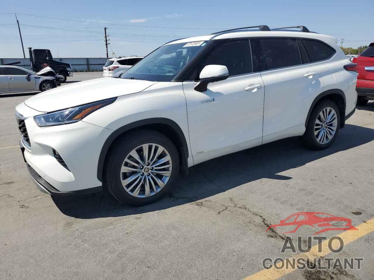 TOYOTA HIGHLANDER 2021 - 5TDEBRCHXMS024783