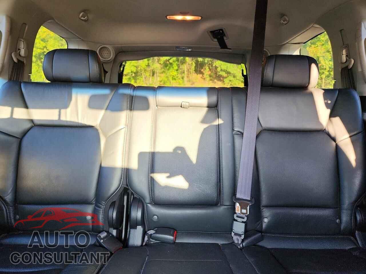 HONDA PILOT 2011 - 5FNYF4H99BB095318