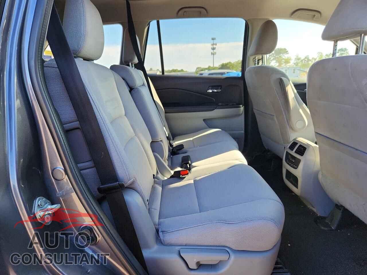 HONDA PILOT 2017 - 5FNYF6H3XHB036200