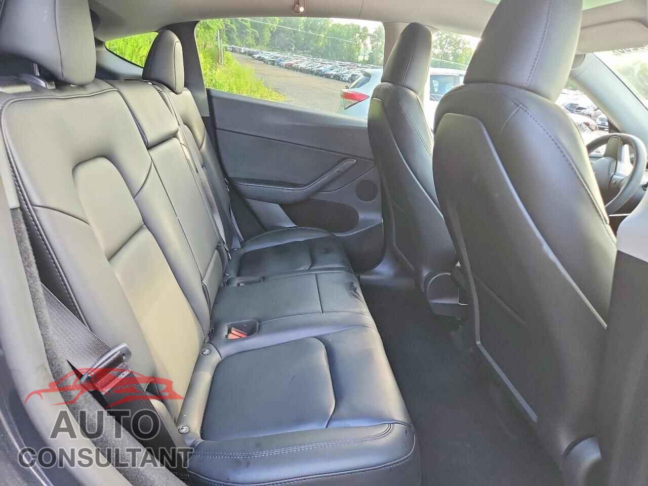 TESLA MODEL Y 2024 - 7SAYGDEE8RF988821