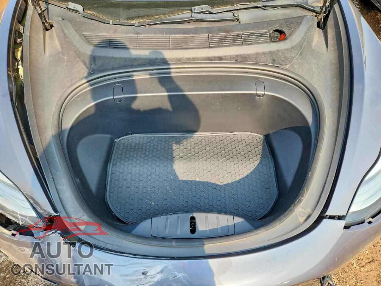 TESLA MODEL 3 2019 - 5YJ3E1EA0KF400411