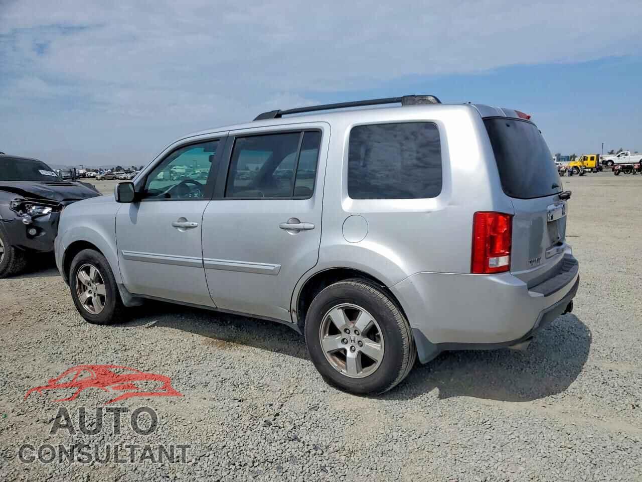 HONDA PILOT 2011 - 5FNYF3H65BB005520