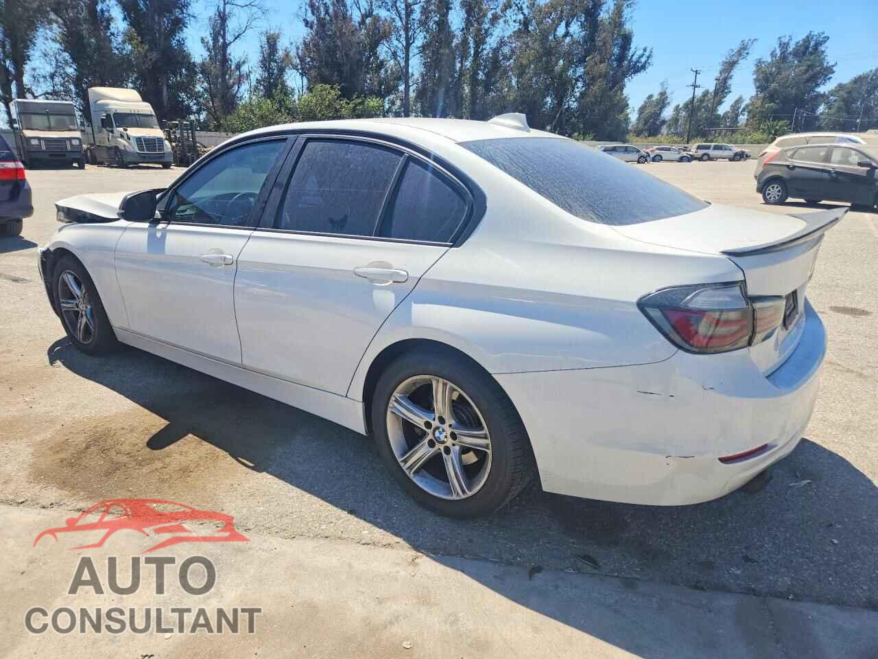 BMW 3 SERIES 2013 - WBA3C1C53DF435208