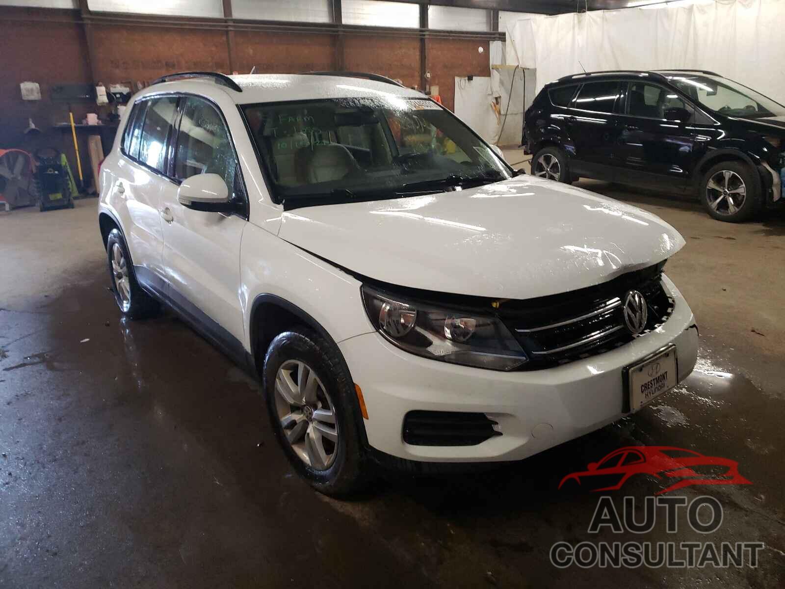 VOLKSWAGEN TIGUAN 2016 - WVGBV7AX7GW523856