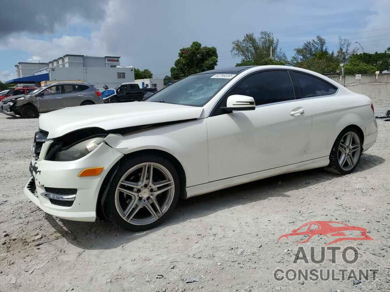 MERCEDES-BENZ C-CLASS 2015 - WDDGJ4HB3FG399565