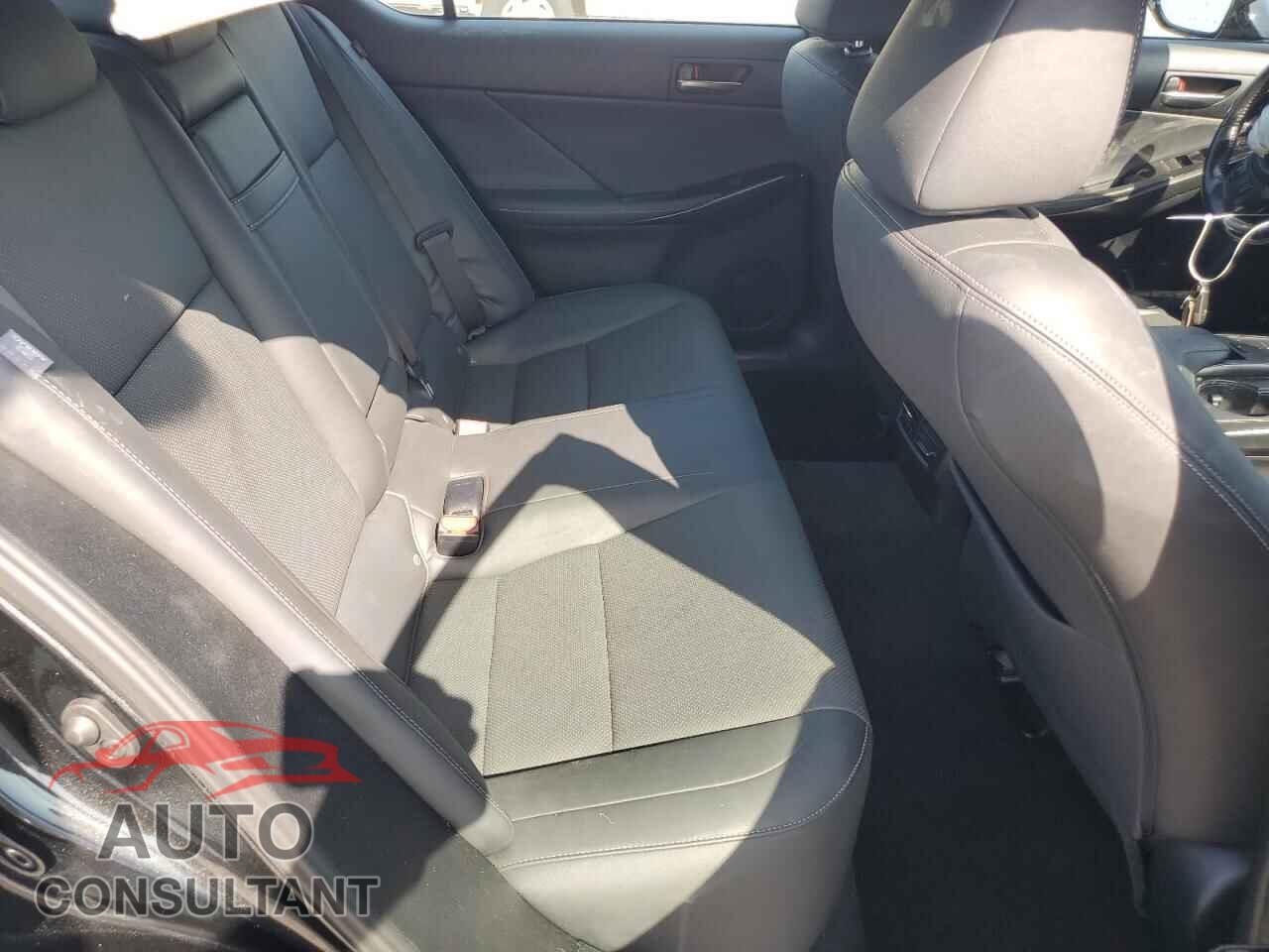 LEXUS IS 2021 - JTHCA1D27M5114225