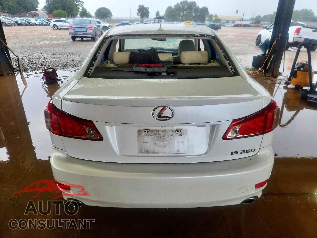 LEXUS IS 2011 - JTHBF5C22B5151072