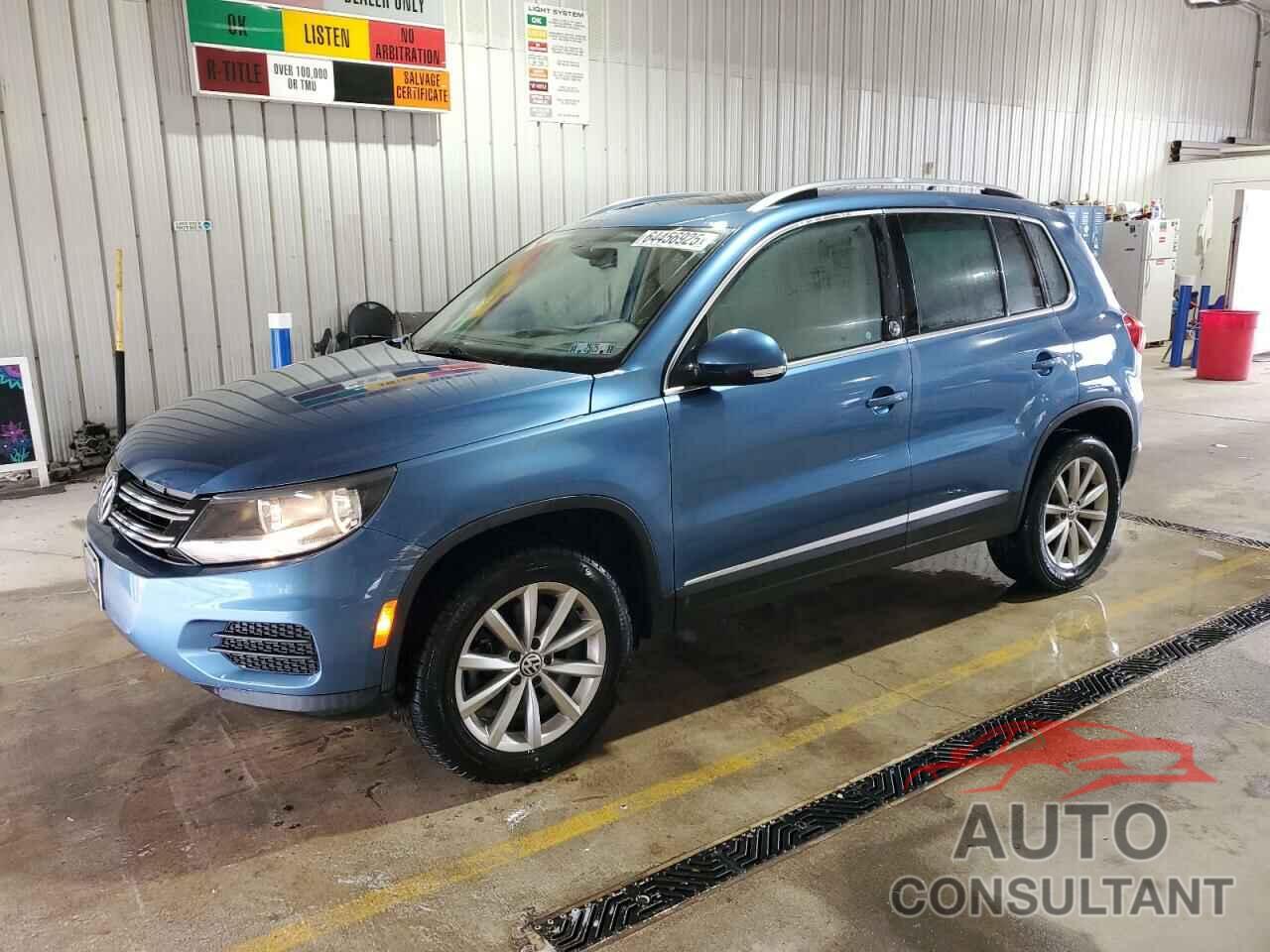 VOLKSWAGEN TIGUAN 2017 - WVGSV7AX1HK014774