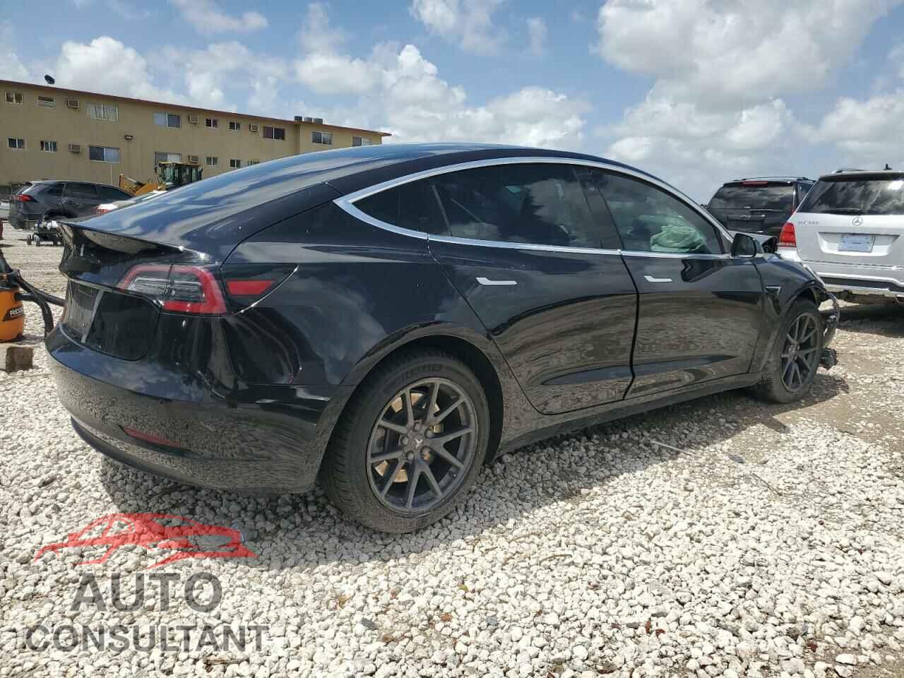 TESLA MODEL 3 2018 - 5YJ3E1EA8JF070421