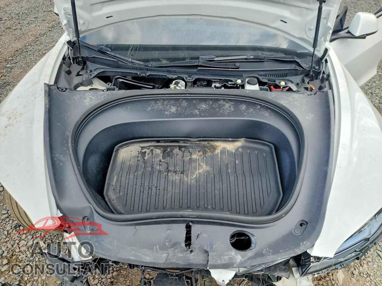 TESLA MODEL 3 2025 - 5YJ3E1EA0SF932077