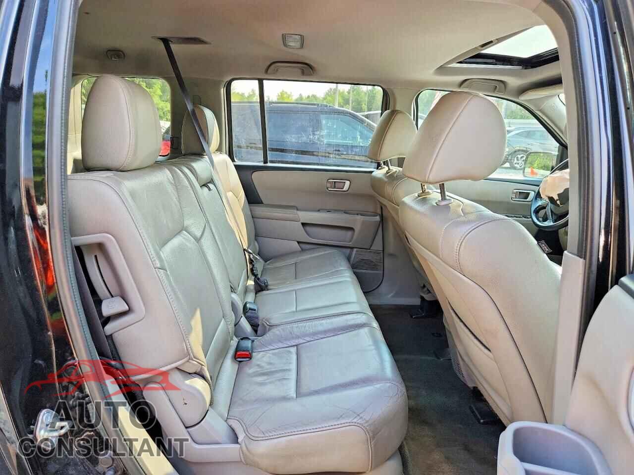 HONDA PILOT 2015 - 5FNYF4H55FB011935