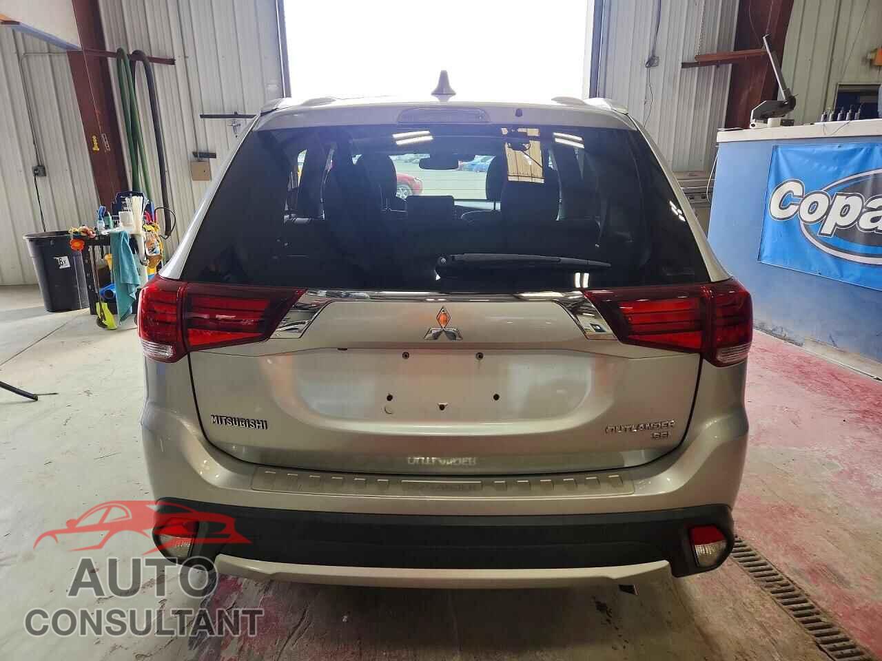MITSUBISHI OUTLANDER 2018 - JA4AZ3A3XJZ007730