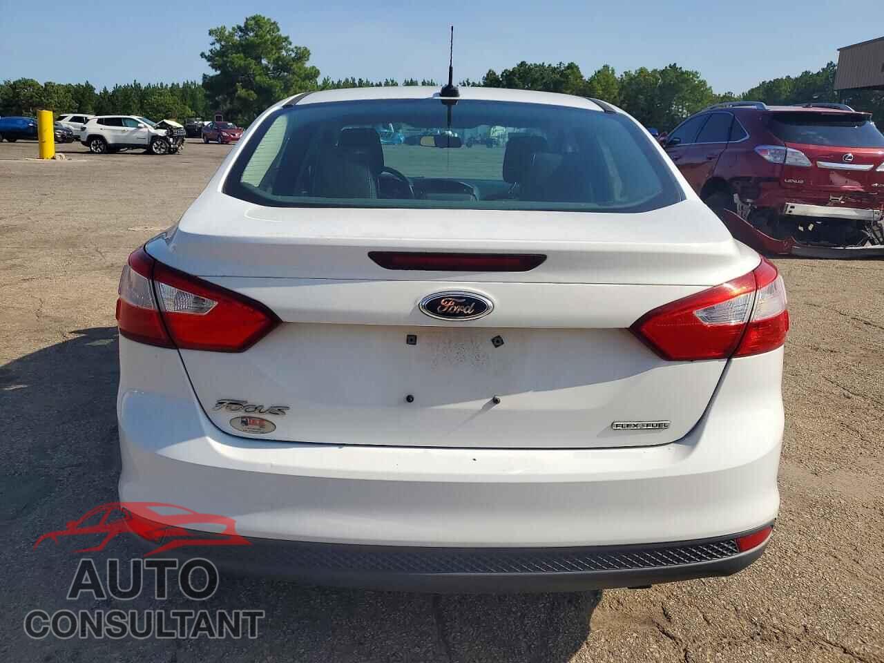 FORD FOCUS 2014 - 1FADP3E26EL272329