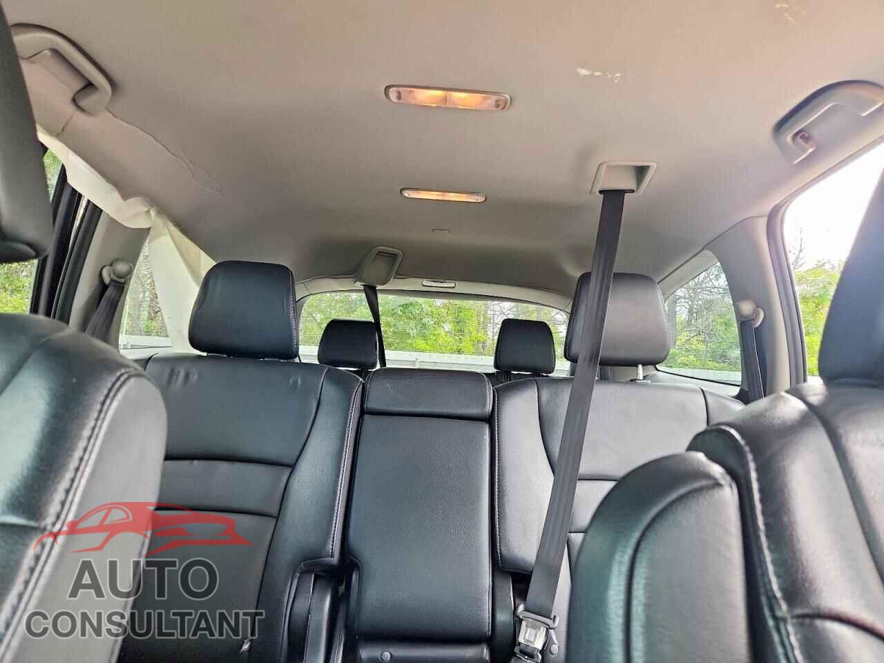 HONDA PILOT 2019 - 5FNYF6H5XKB061364