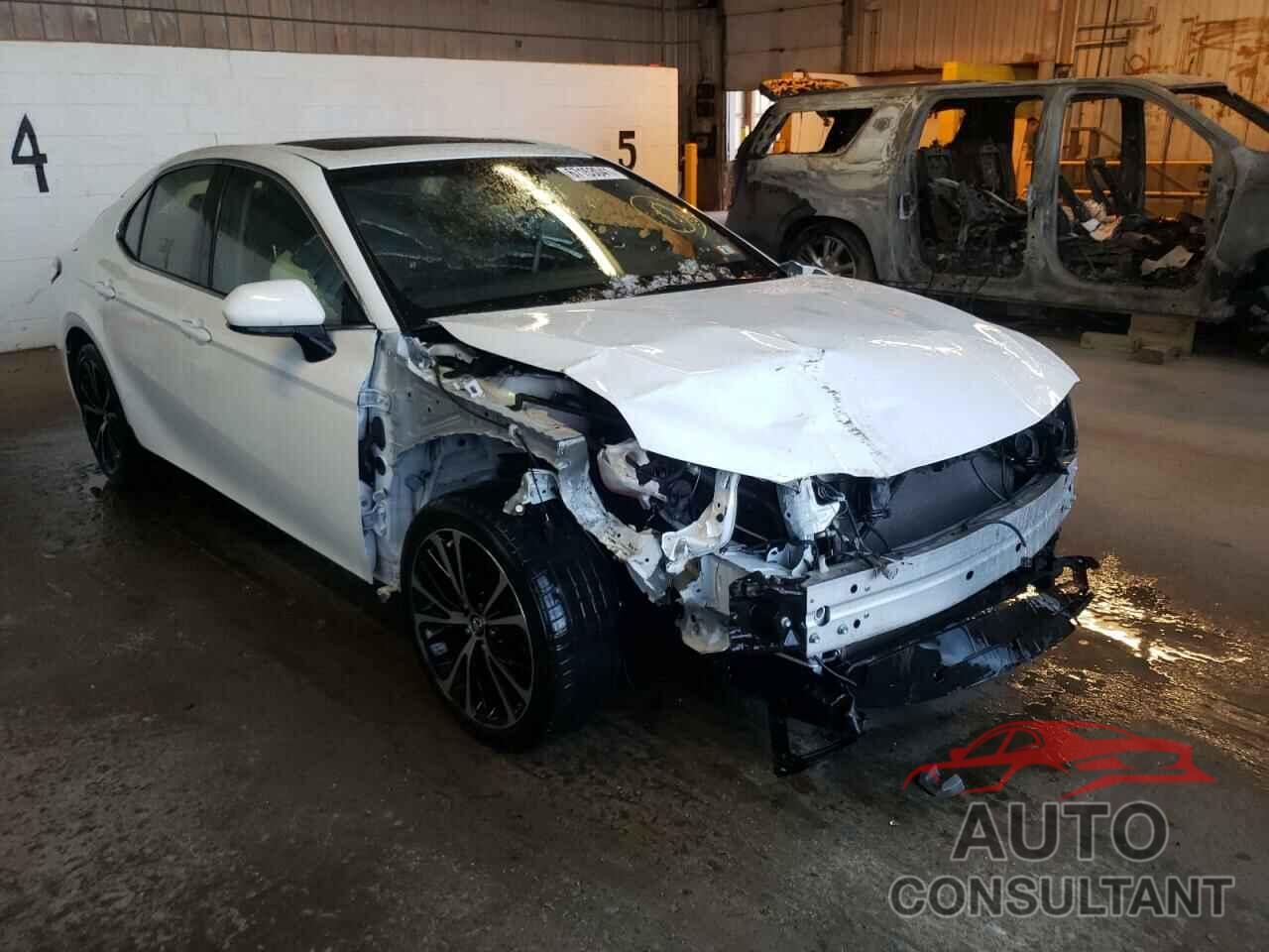 TOYOTA CAMRY 2018 - JTNB11HK0J3046201