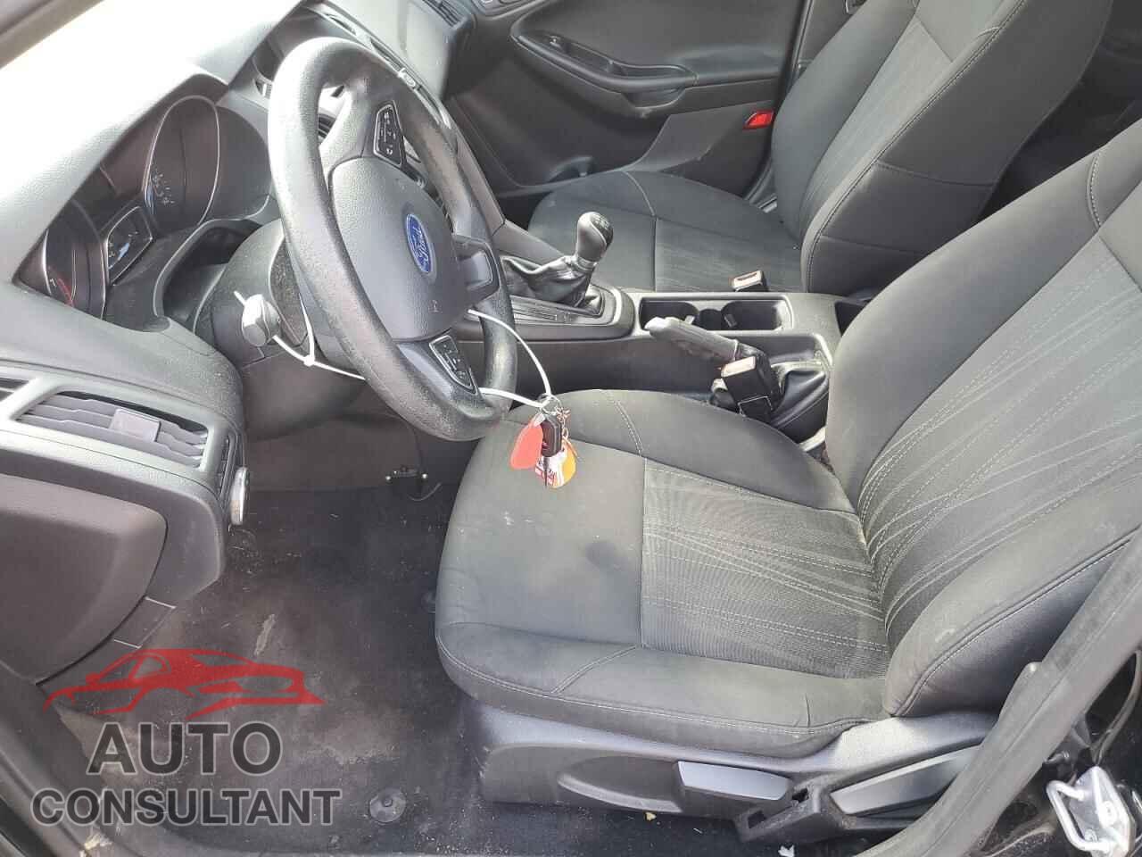 FORD FOCUS 2017 - 1FADP3E22HL327640