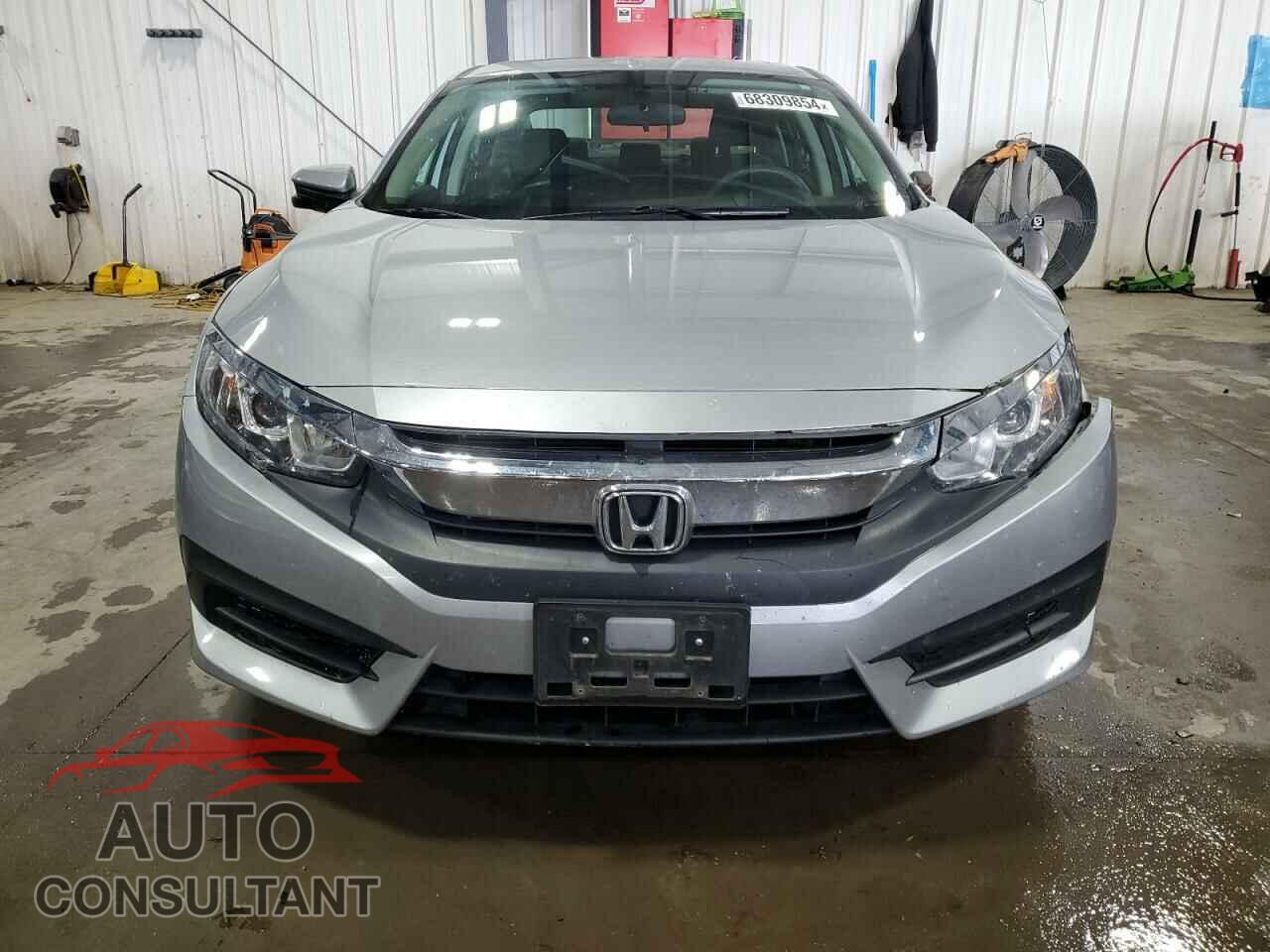 HONDA CIVIC 2018 - 19XFC2F79JE024954