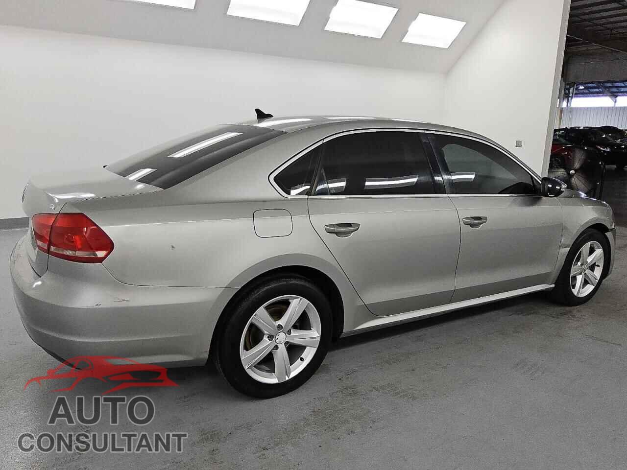 VOLKSWAGEN PASSAT 2012 - 1VWBP7A37CC100425