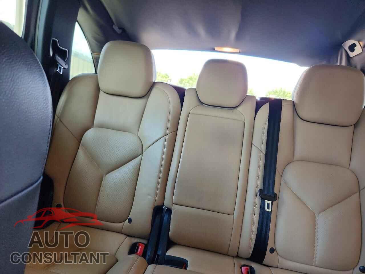 PORSCHE CAYENNE 2016 - WP1AA2A22GKA11821