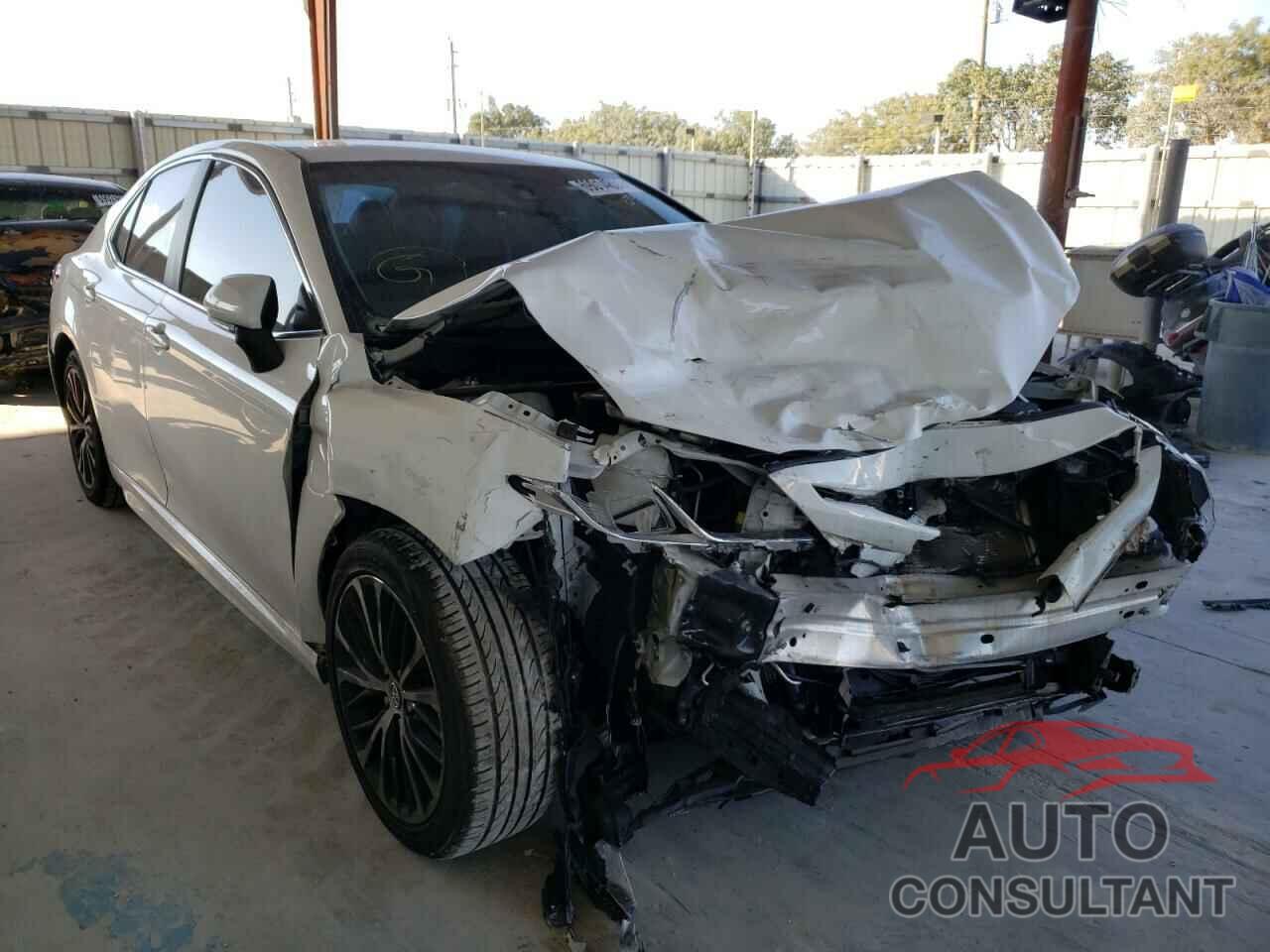 TOYOTA CAMRY 2018 - 4T1B11HK9JU080230