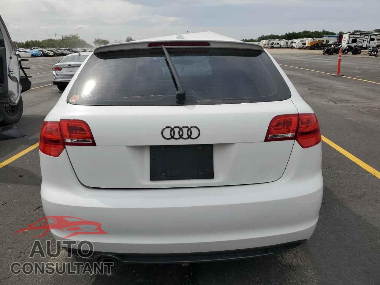 AUDI A3 2011 - WAUBJBFM7BA053381