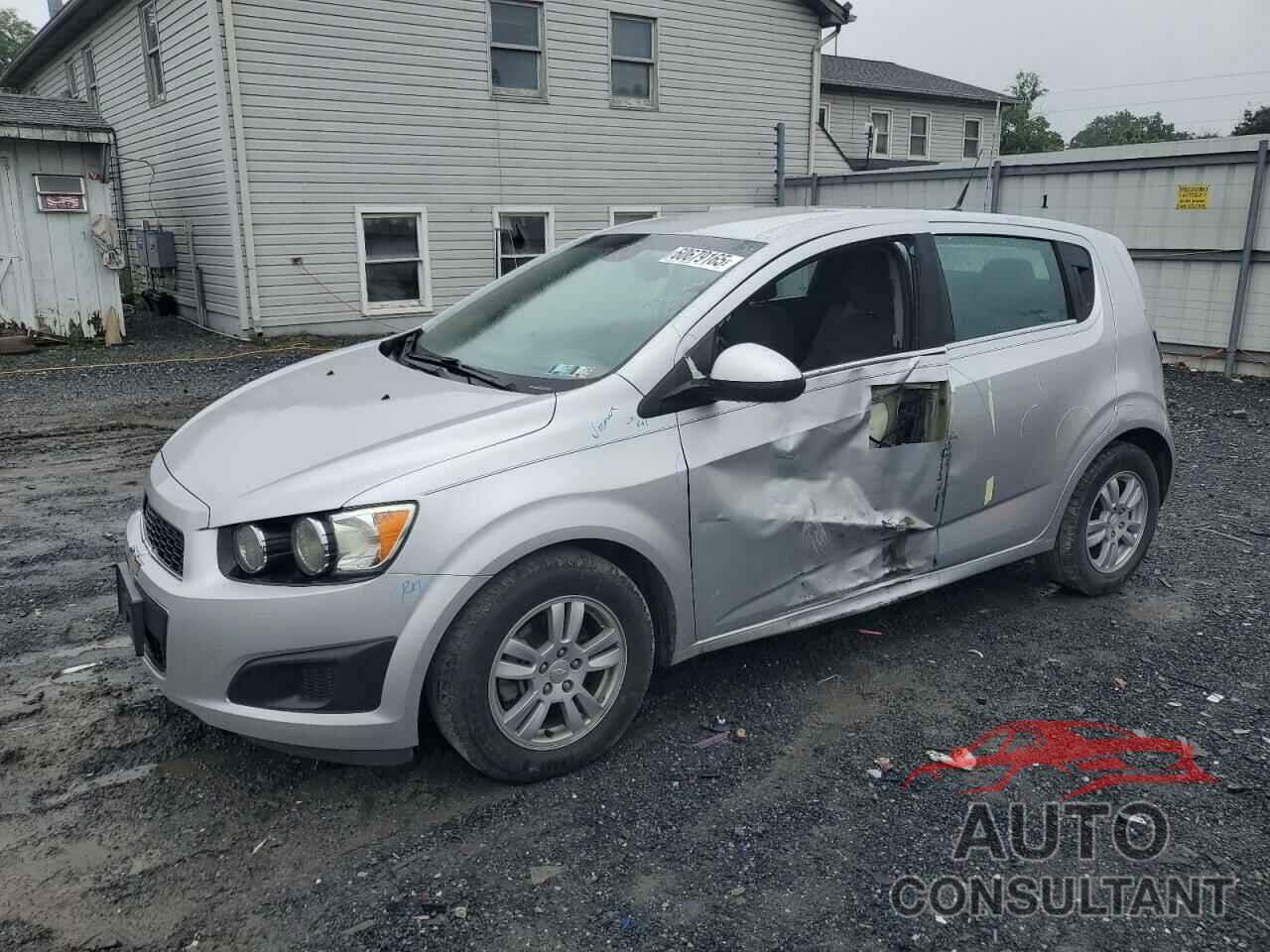 CHEVROLET SONIC 2013 - 1G1JC6SB5D4242383
