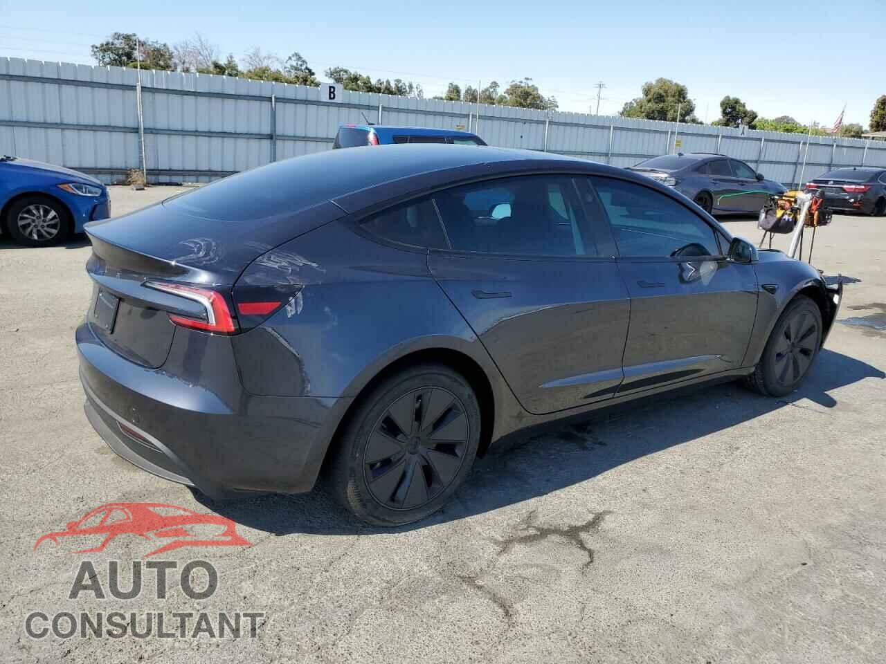 TESLA MODEL 3 2024 - 5YJ3E1EA3RF746382