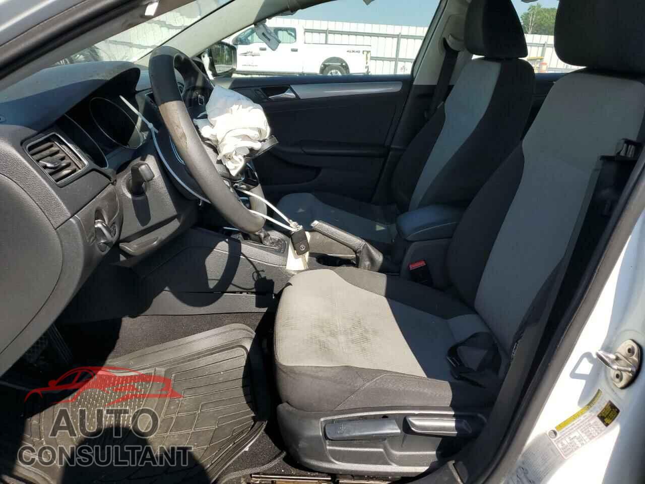 VOLKSWAGEN JETTA 2017 - 3VW2B7AJ8HM372338