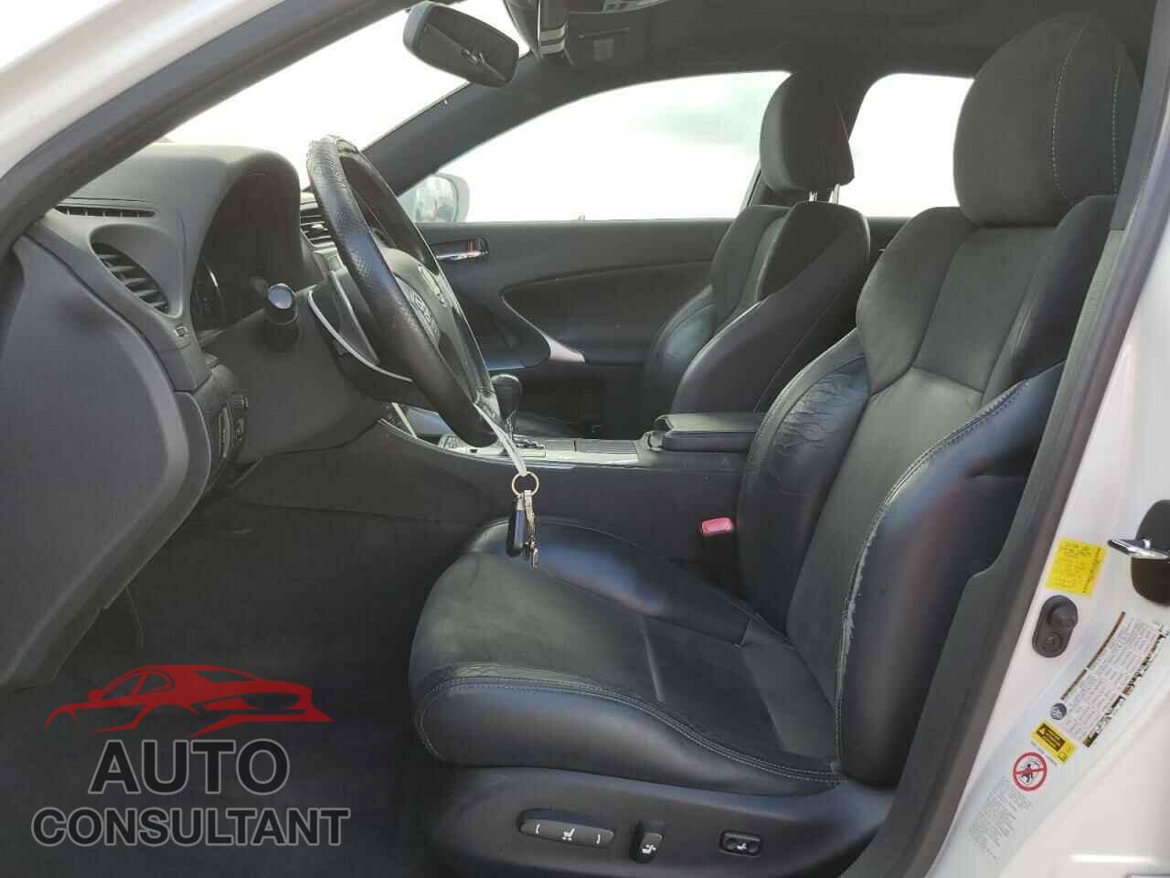 LEXUS IS 2012 - JTHBF5C27C2103103