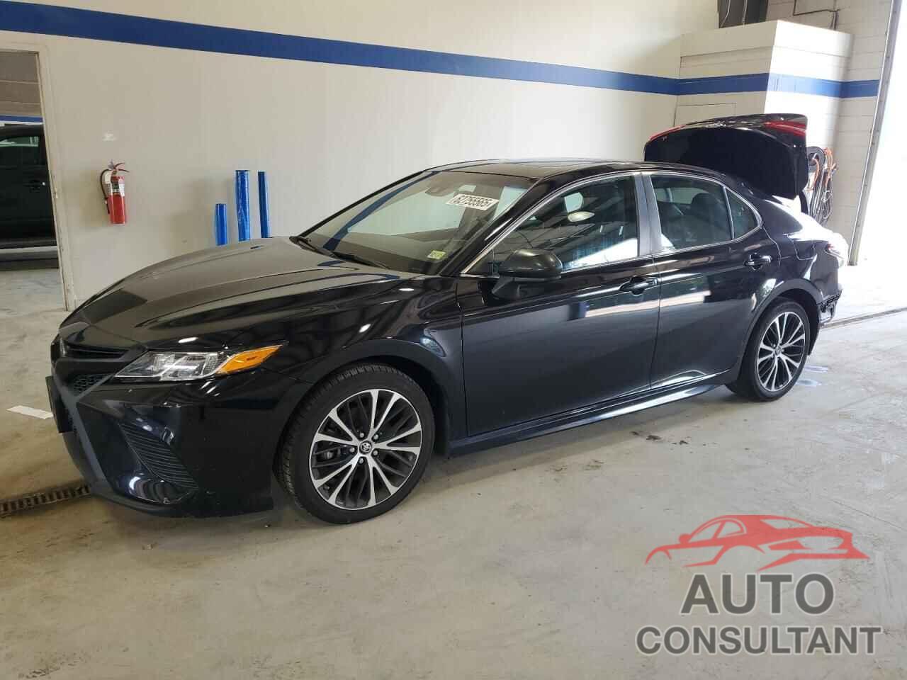 TOYOTA CAMRY 2018 - 4T1B11HK4JU108984